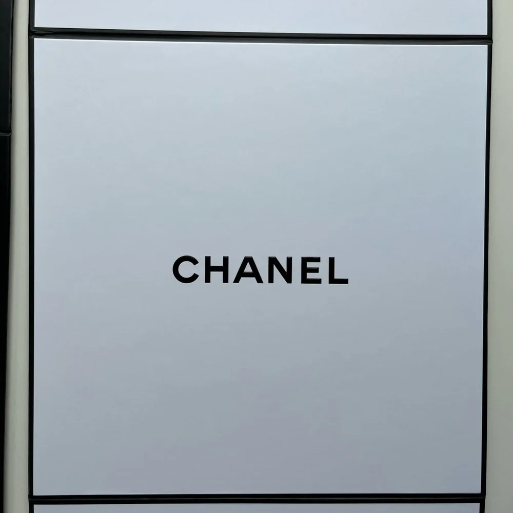 NEW Chanel Gift Box in Black & White for Handbags or Sunglasses and Jewelry - Picture 4 of 17